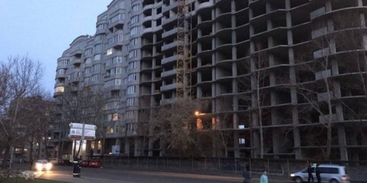 Савченко о комплексе «Адмирал», находящемся рядом со зданием Николаевской ОГА: «Построено с нарушением всех существующих и несуществующих норм»