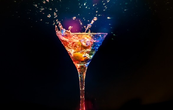 Создан уникальный стакан, который “превращает” воду в любой напиток