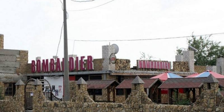 В Николаеве прокуратура подала в суд иск о сносе кафе “Бомбардир”, которое расположено в пляжной зоне Южного Буга