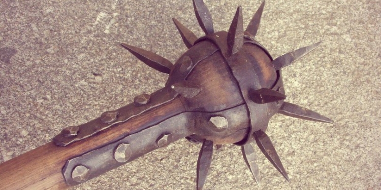 Не гетман, но с булавой. В Николаеве задержали грабителей с необычным оружием