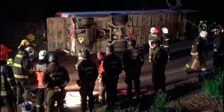 В Чили перевернулся автобус с чиновниками и пенсионерами, 11 погибших