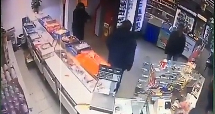 В Киеве 14-летний сын нардепа-“радикала” пытался ограбить магазин