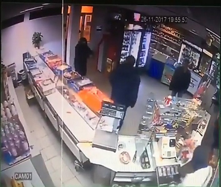 В Киеве 14-летний сын нардепа-"радикала" пытался ограбить магазин 1
