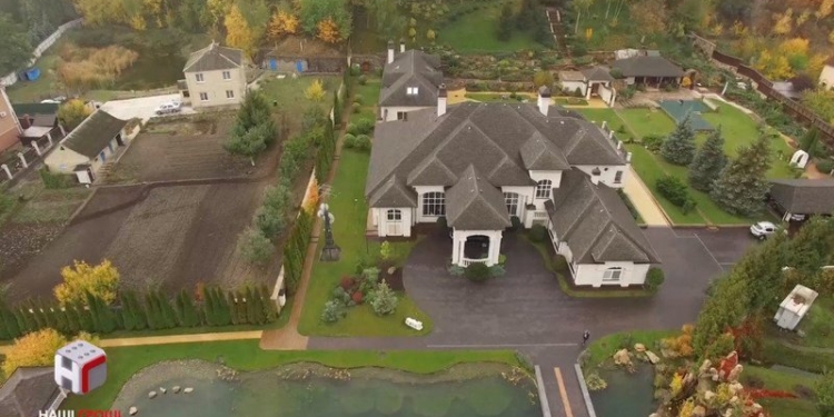 “В мене є мрія”. А еще есть “оффшорный” дом за 2 миллиона и собственная гора – журналисты показали, как живет Наталья Королевская