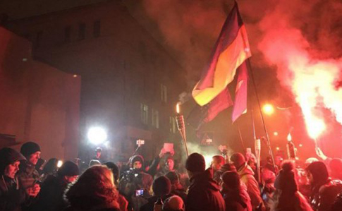 Факельное шествие и столкновение с полицией. В Киеве отметили начало второго Майдана. 1