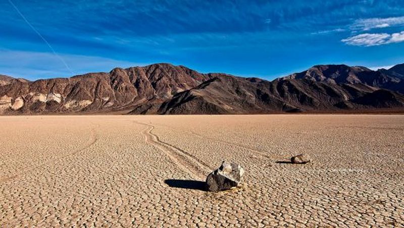 Блуждающие камни Долины Смерти: ученые считают, что раскрыли секрет одного из самых необычных природных явлений Земли 1