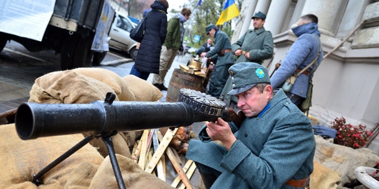 Львовскую ОГА захватили сечевые стрельцы с пушкой и пулеметом