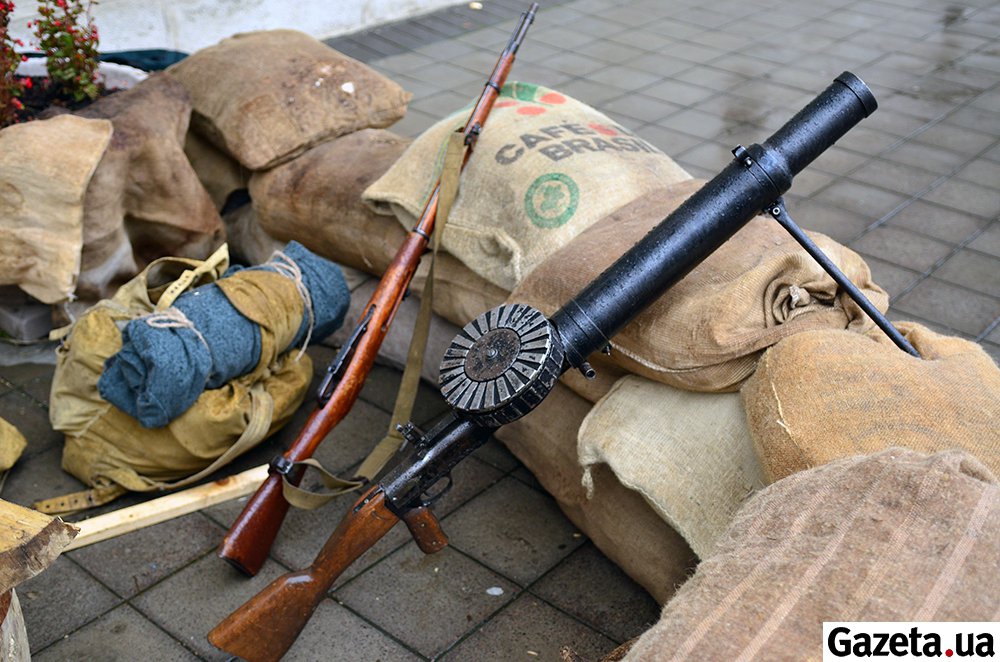 Львовскую ОГА захватили сечевые стрельцы с пушкой и пулеметом 5