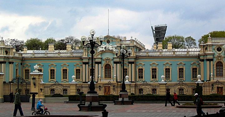 Шторы за 8 млн. грн., еще столько же на стулья и диваны для Марринского дворца хочет потратить ГУД