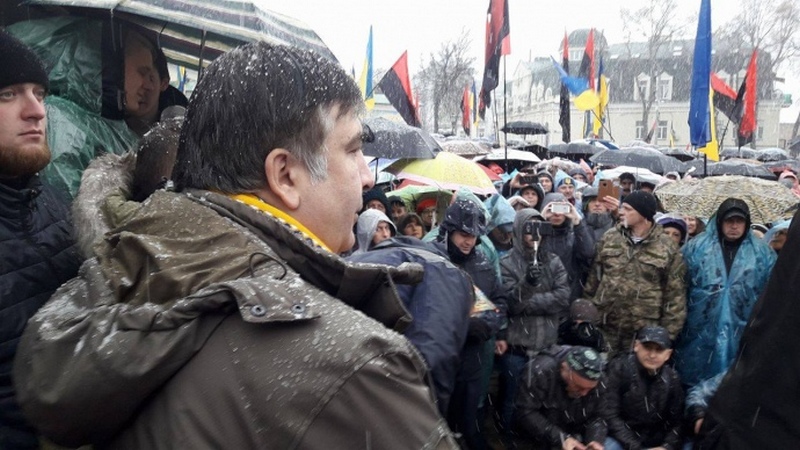В Киеве Саакашвили поводит "Марш возмущенных": требуют закона об импичменте президента 7