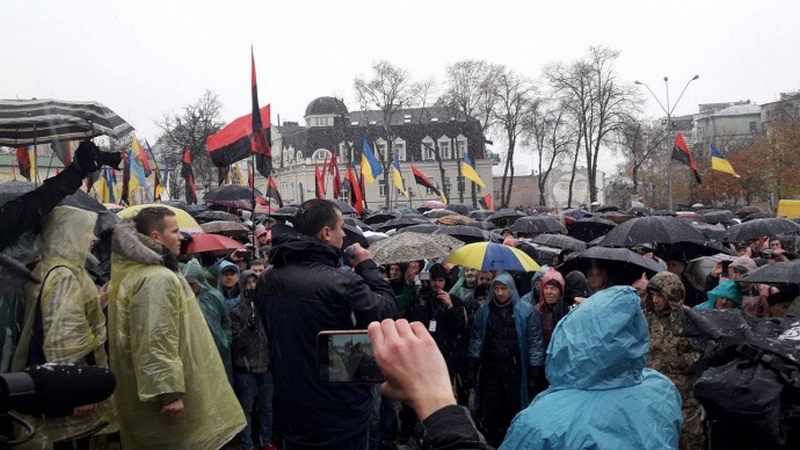 В Киеве Саакашвили поводит "Марш возмущенных": требуют закона об импичменте президента 1