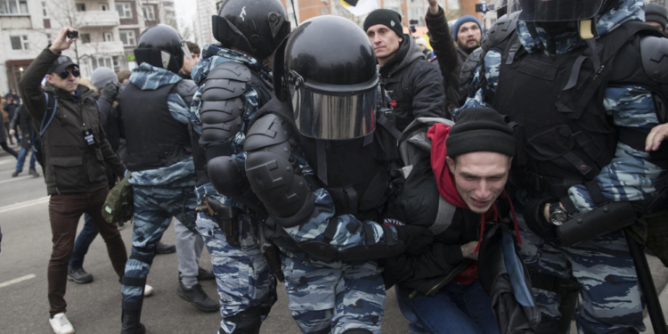 Русский марш-марш. Его как бы и не было, но задержанные есть