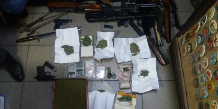 Сам делал, сам продавал. СБУ в Николаеве изъяли оружие и наркотики у местного жителя