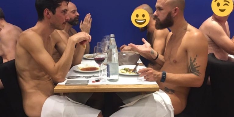 В Париже открыли первый ресторан для нудистов