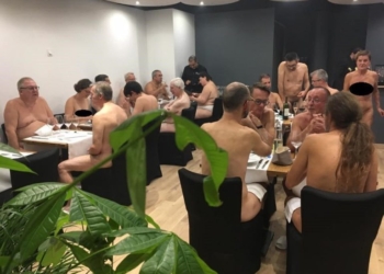В Париже открыли первый ресторан для нудистов