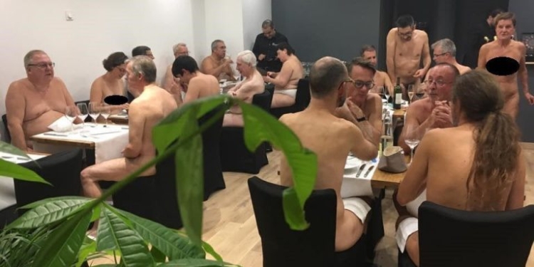 В Париже открыли первый ресторан для нудистов