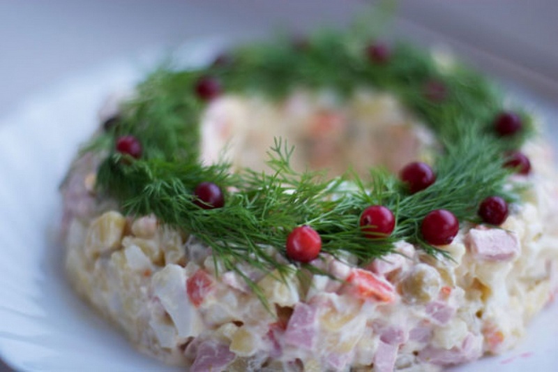 Индекс "Оливье": за год популярный новогодний салат в Украине подорожал на 26% 1