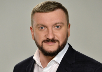 Консультує Міністр юстиції: «Як отримати дозвіл на виїзд за кордон дитини, якщо один з батьків проти?»