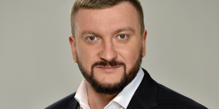 Консультує Міністр юстиції: «Як отримати дозвіл на виїзд за кордон дитини, якщо один з батьків проти?»