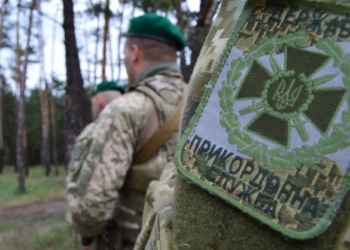 В РФ продлили арест похищенным украинским пограничникам