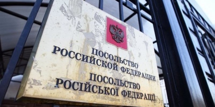 СМИ: Посольство России в Киеве переоформляет недвижимость украинцев на оккупированном террористами Донбассе