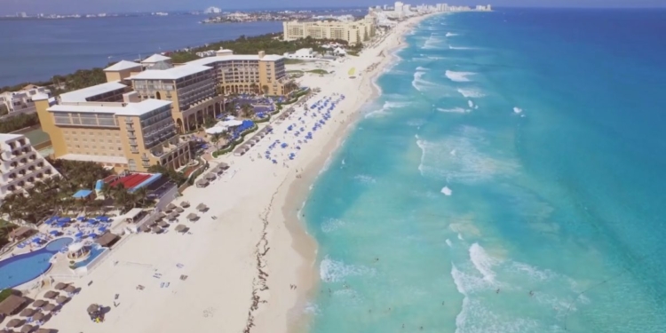 Хорошая работа – директор по приключениям на курорте. Зарплата – $10 тыс.