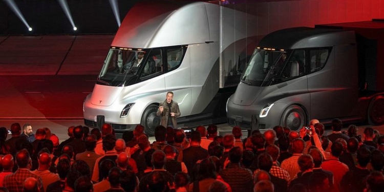 Tesla представила свой новый электрогрузовик