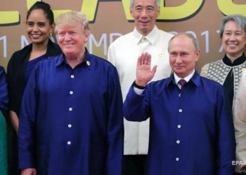 Мы только знакомы? Трамп и Путин во Вьетнаме обменялись рукопожатиями. И все