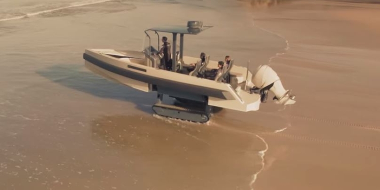 Нам такое тоже нужно. Катер-вездеход разве что не летает, а по воде и земле – запросто