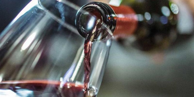 На аукционе в США вино 2015 года продали за $350 тыс