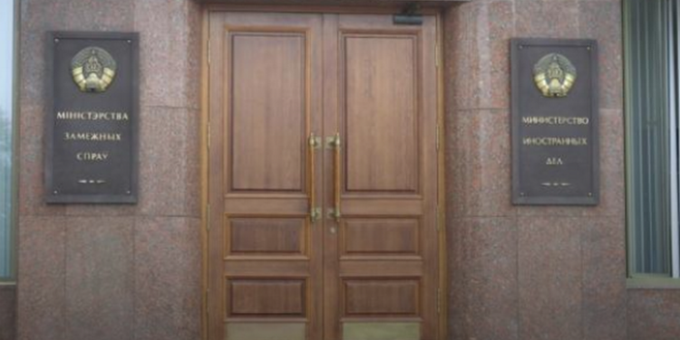 “Безосновательный недружественный шаг” – МИД Беларуси о высылке своего дипломата из Украины