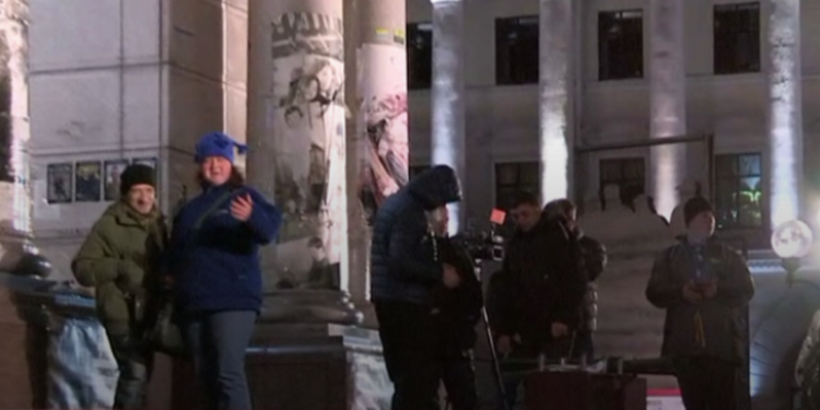 Полицейские на Майдане в Киеве не позволили митингующим зажечь шины