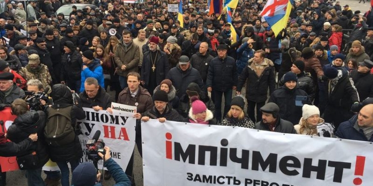 В Киеве завершился марш за принятие закона об импичменте президента: полиция насчитала две тысячи участников, организаторы – 20 тысяч