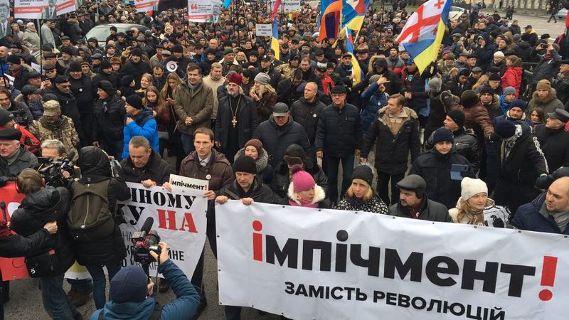 В Киеве завершился марш за принятие закона об импичменте президента: полиция насчитала две тысячи участников, организаторы - 20 тысяч 3
