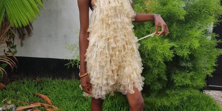 Дизайнер из Конго создает коллекцию одежды из презервативов