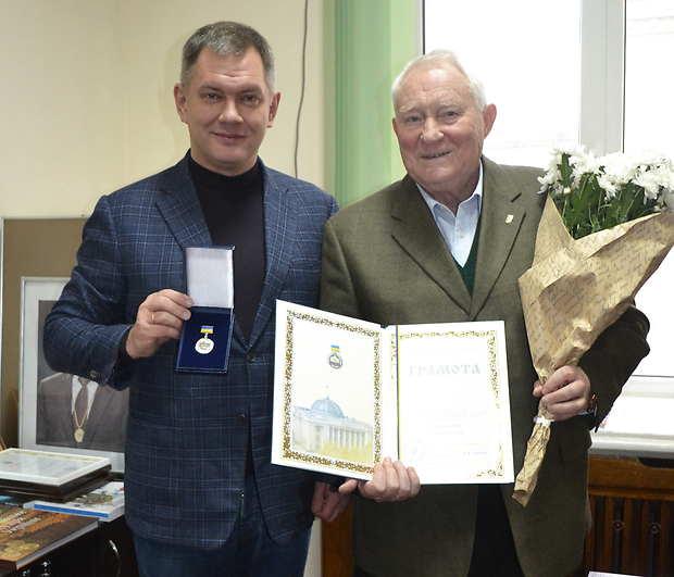 Николаевец удостоен медали и грамоты Верховной Рады «За заслуги перед украинским народом» 1