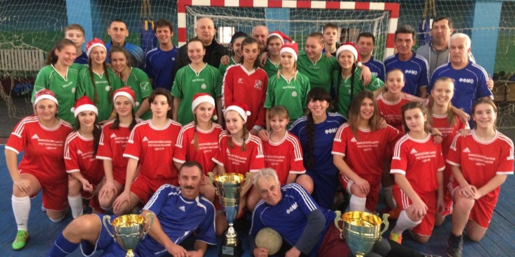 В Николаеве прошел необычный футбольный матч: футболисты-любители сыграли с женской футбольной командой Первой лиги