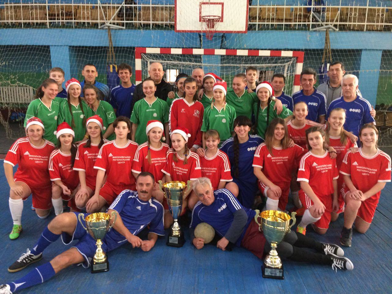 В Николаеве прошел необычный футбольный матч: футболисты-любители сыграли с женской футбольной командой Первой лиги