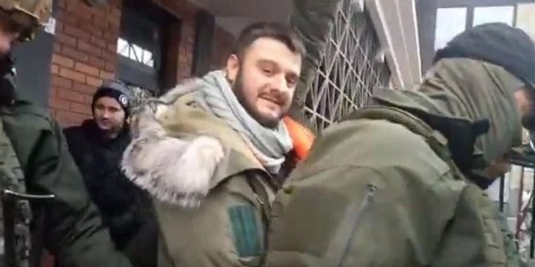 Дело о рюкзаках: суд обязал вернуть сыну Авакова загранпаспорт и снять с него электронный браслет