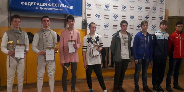 Юный рапирист из Николаева выиграл всеукраинский турнир в Днепре