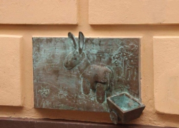 В Киеве появилась памятная доска Ослику