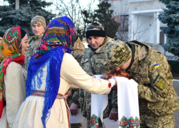 Бойцы Николаевского ремонтно-восстановительного полка в зоне АТО вытащили с поля боя почти 400 единиц техники