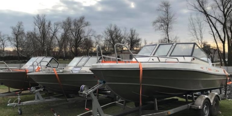 Николаевский рыбоохранный патруль накануне Нового года получил три новых «моторки»