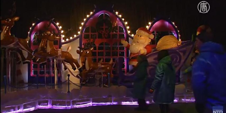 Свято наближається. 900 тонн разноцветного льда и месяц работы 30 китайских скульпторов: в США создали ледяную зимнюю сказку