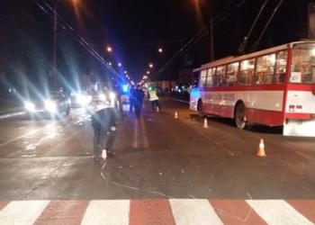 Водитель, который в Николаеве сбил на пешеходном переходе мать с 3-летней девочкой, арестован, но может выйти под залог в 150 тыс.грн.