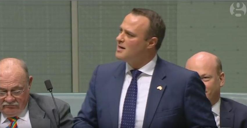 Впервые в Австралии. Депутат парламента прямо во время дебатов по однополым бракам сделал предложение своему партнеру 1