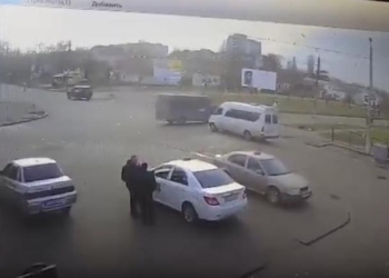 В Николаеве ВАЗ врезался в микроавтобус – 8 молодых людей в возрасте от 16 до 18 лет пострадали
