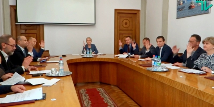 Под сегодняшнюю «бюджетную» сессию Николаевского горсовета: с реконструкции ДК «Молодежный» сняли 6 млн.грн., с управления здравоохранения – больше 7 млн.грн.