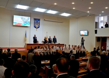 «Дорожная» сессия Николаевского облсовета началась с исполнения Государственного Гимна «вживую»