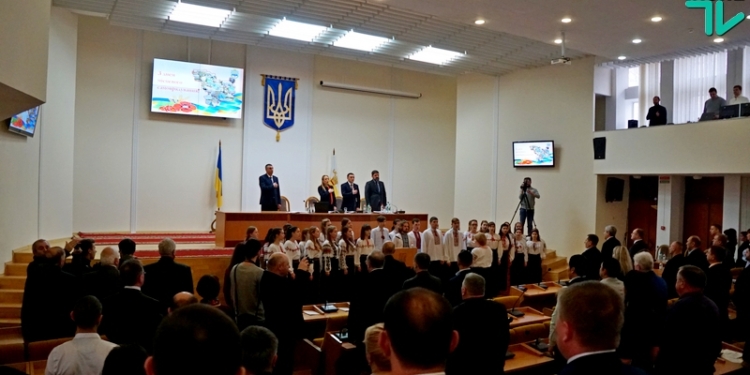 «Дорожная» сессия Николаевского облсовета началась с исполнения Государственного Гимна «вживую»